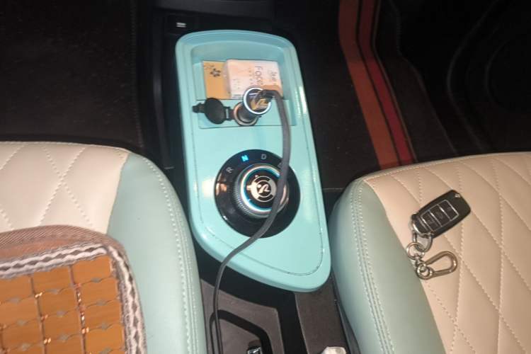 Used Brilliance Xinri i03A 2021 318 km 31.45 kWh Gear Lever