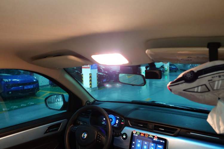 Used Brilliance Xinri i03A 2021 318 km 31.45 kWh Headliner
