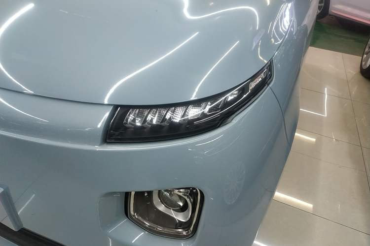 Used Brilliance Xinri i03A 2021 318 km 31.45 kWh Left Front Headlight