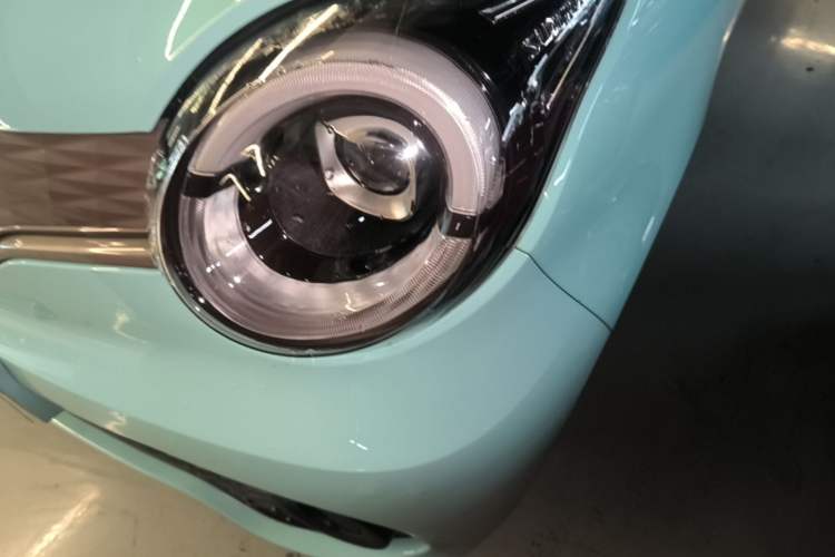 Used Brilliance Xinri i03A 2021 318 km 31.45 kWh Left Front Headlight