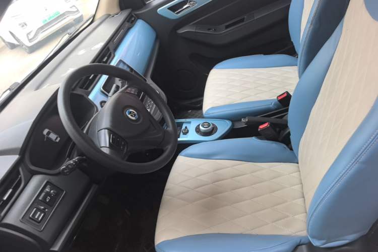 Used Brilliance Xinri i03A 2021 410 km 38.54 kWh Left Front Seat