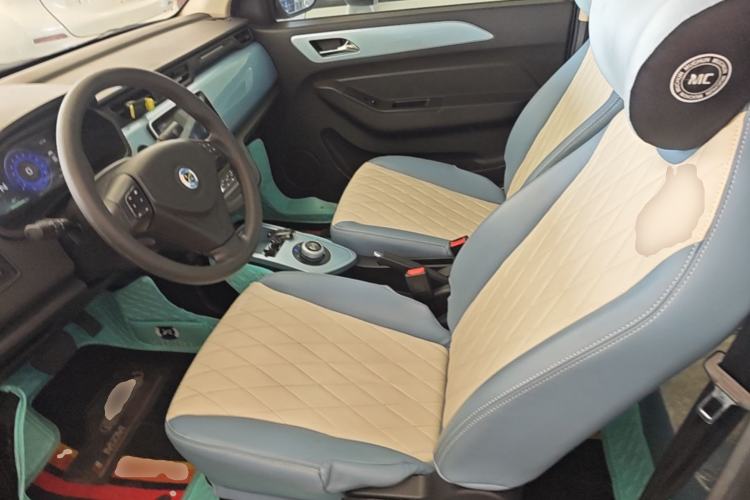 Used Brilliance Xinri i03A 2021 318 km 31.45 kWh Left Front Seat