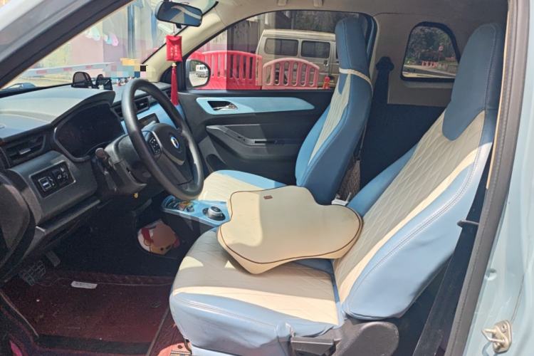 Used Brilliance Xinri i03A 2021 318 km 31.45 kWh Left Front Seat
