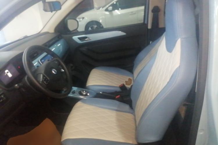 Used Brilliance Xinri i03A 2021 318 km 31.45 kWh Left Front Seat