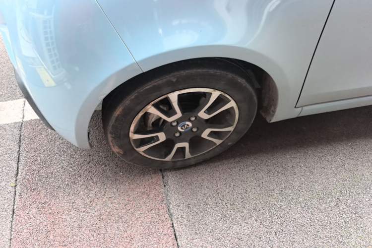 Used Brilliance Xinri i03A 2021 410 km 38.54 kWh Left Front Wheel Hub