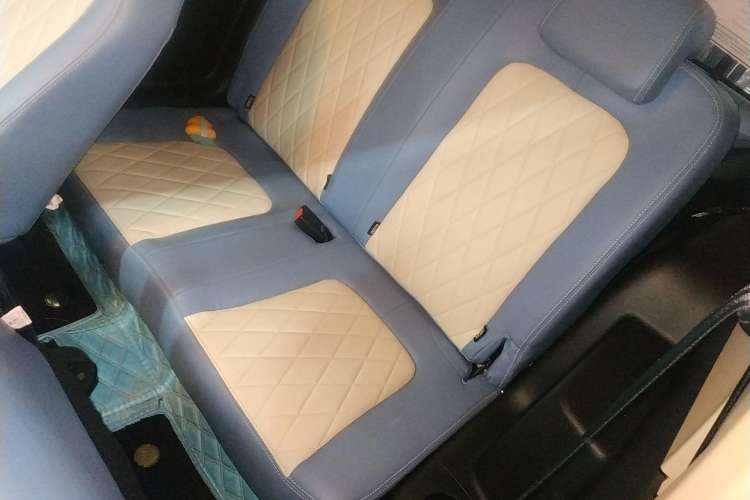 Used Brilliance Xinri i03A 2021 318 km 31.45 kWh Left Rear Seat