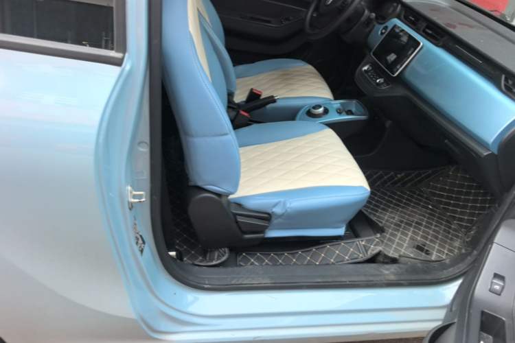 Used Brilliance Xinri i03A 2021 410 km 38.54 kWh Right Front Seat