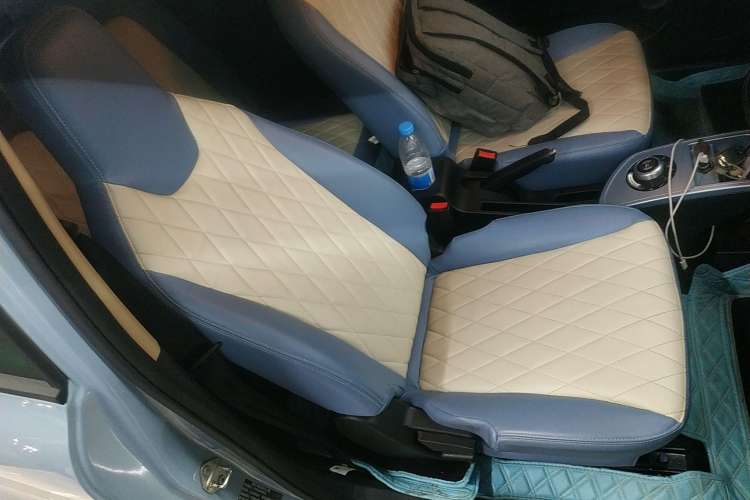 Used Brilliance Xinri i03A 2021 318 km 31.45 kWh Right Front Seat
