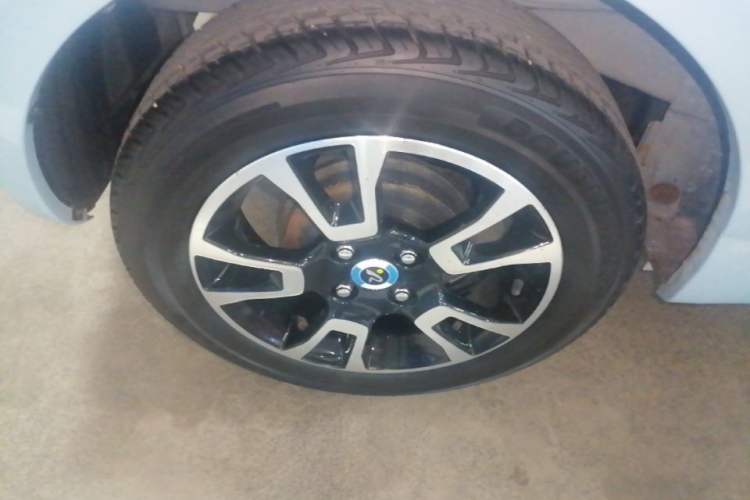 Used Brilliance Xinri i03A 2021 318 km 31.45 kWh Right Rear Wheel Hub