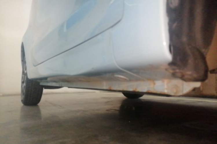 Used Brilliance Xinri i03A 2021 318 km 31.45 kWh Right Side Sill