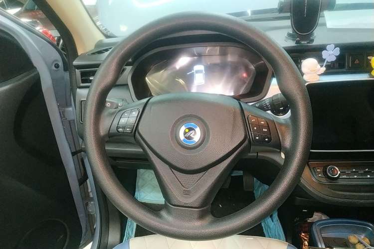 Used Brilliance Xinri i03A 2021 318 km 31.45 kWh Steering Wheel