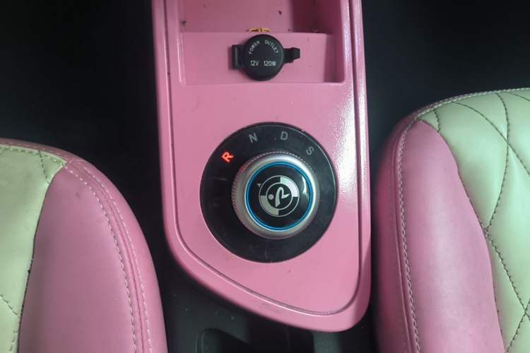 Used Brilliance Xinri i03A 2021 318 km 31.45 kWh Gear Lever