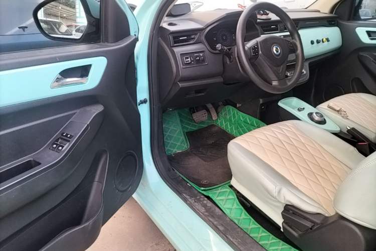 Used Brilliance Xinri i03A 2021 318 km 31.45 kWh Driver Seat