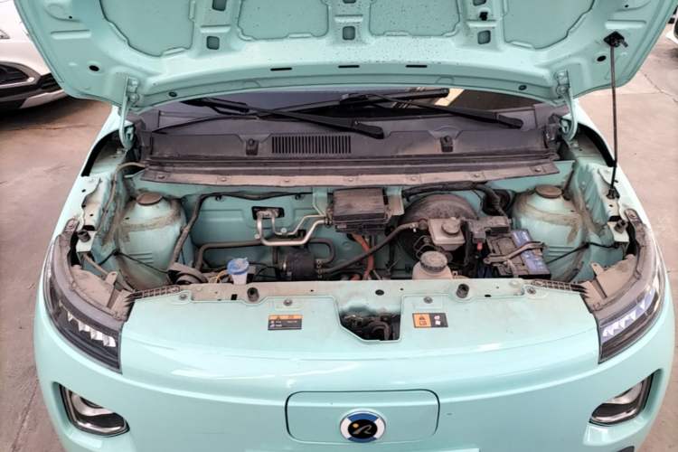 Used Brilliance Xinri i03A 2021 318 km 31.45 kWh Engine Bay
