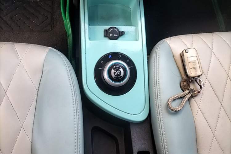 Used Brilliance Xinri i03A 2021 318 km 31.45 kWh Gear Lever
