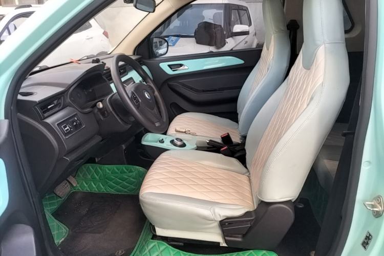 Used Brilliance Xinri i03A 2021 318 km 31.45 kWh Left Front Seat