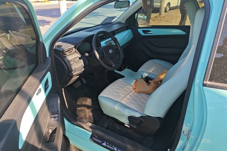 Used Brilliance Xinri i03A 2021 318 km 31.45 kWh Left Front Seat