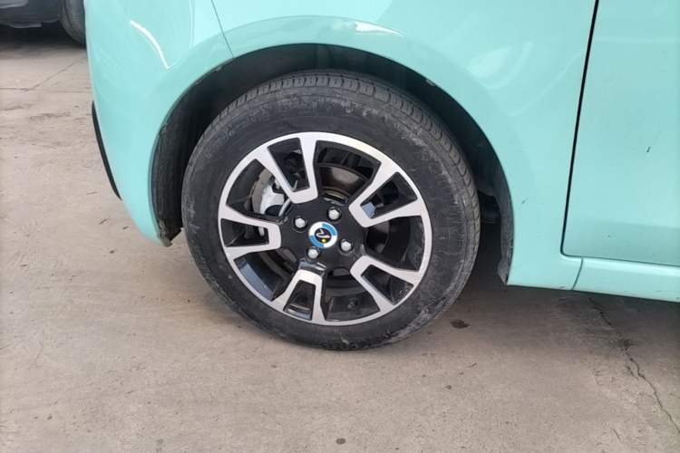 Used Brilliance Xinri i03A 2021 318 km 31.45 kWh Left Front Wheel Hub