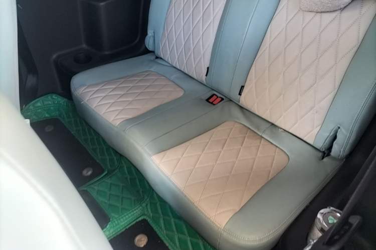 Used Brilliance Xinri i03A 2021 318 km 31.45 kWh Left Rear Seat