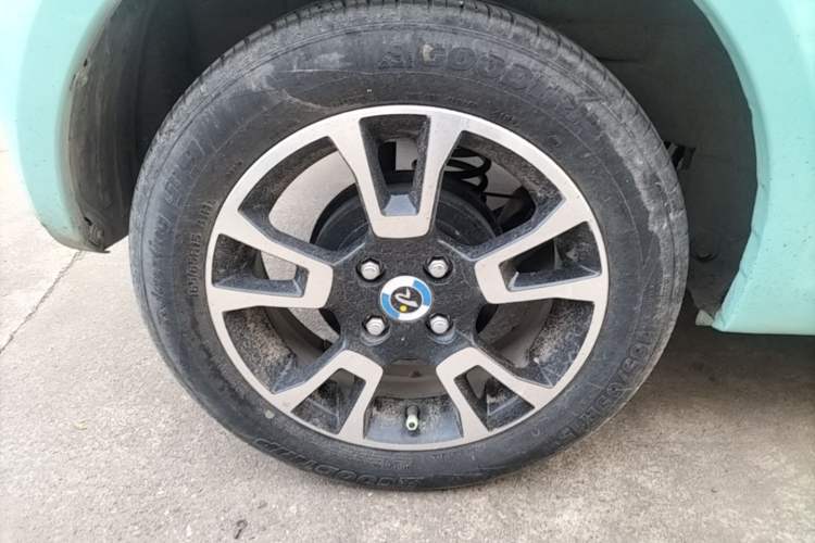 Used Brilliance Xinri i03A 2021 318 km 31.45 kWh Right Rear Wheel Hub