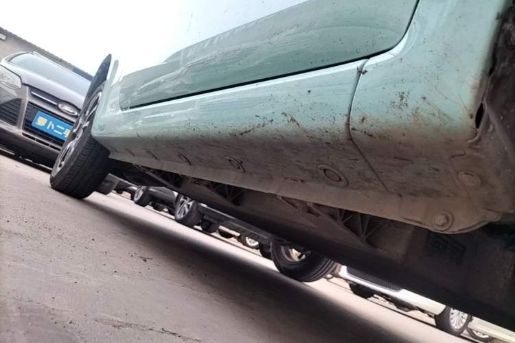 Used Brilliance Xinri i03A 2021 318 km 31.45 kWh Right Side Sill
