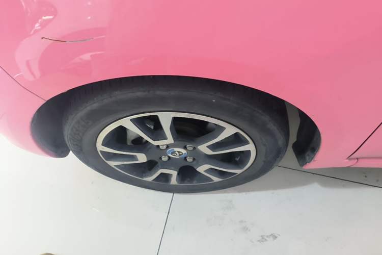 Used Brilliance Xinri i03A 2021 318 km 31.45 kWh Left Front Wheel Hub