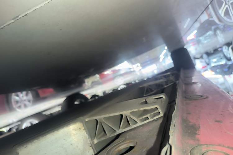 Used Brilliance Xinri i03A 2021 318 km 31.45 kWh Left Side Sill