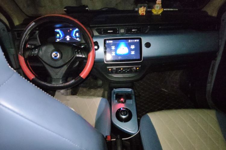 Used Brilliance Xinri i03A 2021 318 km 31.45 kWh Center Console