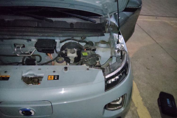 Used Brilliance Xinri i03A 2021 318 km 31.45 kWh Engine Bay Left