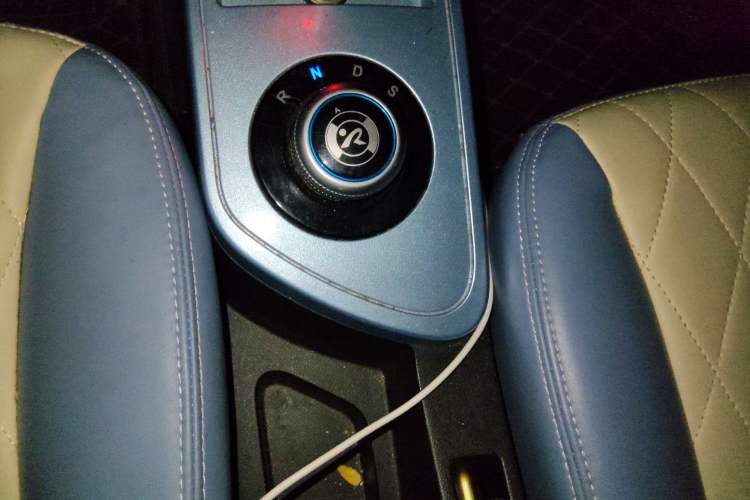 Used Brilliance Xinri i03A 2021 318 km 31.45 kWh Gear Lever