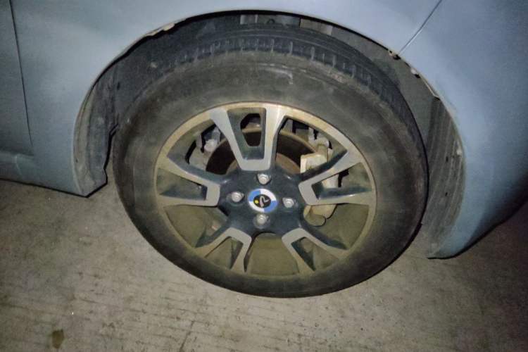 Used Brilliance Xinri i03A 2021 318 km 31.45 kWh Right Front Wheel Hub