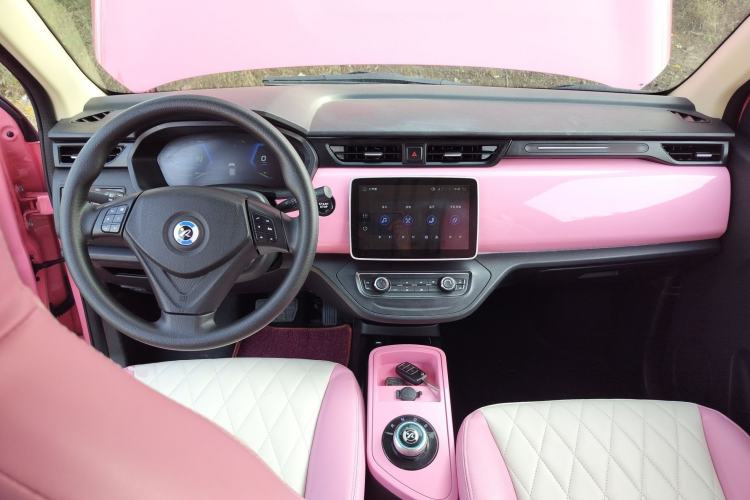 Used Brilliance Xinri i03A 2021 318 km 31.45 kWh Center Console