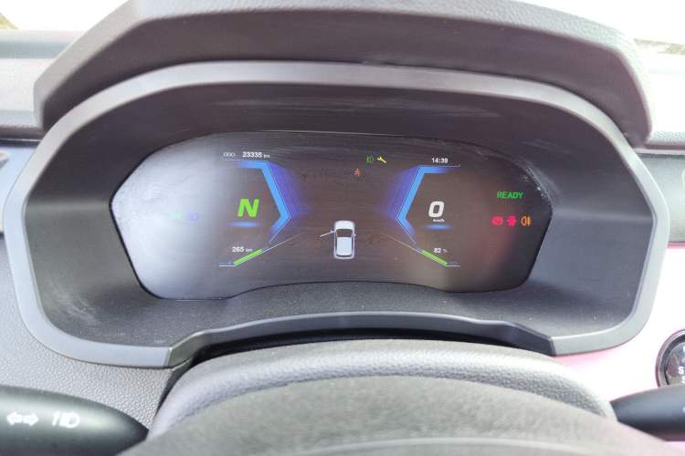 Used Brilliance Xinri i03A 2021 318 km 31.45 kWh Instrument Cluster
