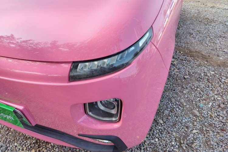 Used Brilliance Xinri i03A 2021 318 km 31.45 kWh Left Front Headlight