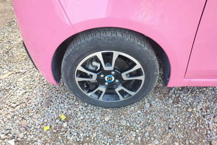 Used Brilliance Xinri i03A 2021 318 km 31.45 kWh Left Front Wheel Hub
