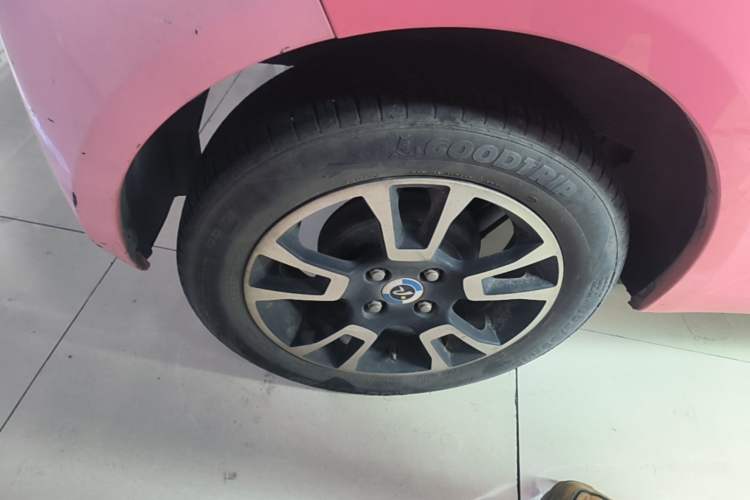 Used Brilliance Xinri i03A 2021 318 km 31.45 kWh Right Rear Wheel Hub