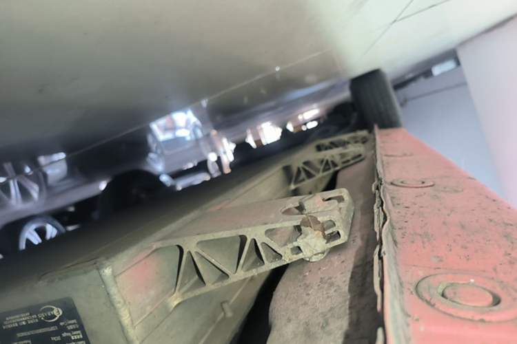 Used Brilliance Xinri i03A 2021 318 km 31.45 kWh Right Side Sill