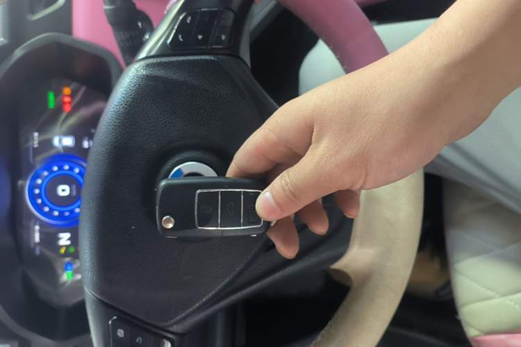 Used Brilliance Xinri i03A 2021 318 km 31.45 kWh Vehicle Key