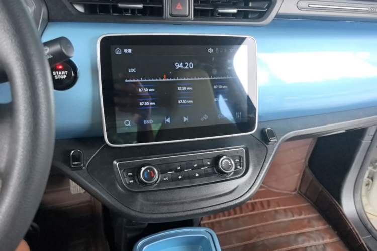 Used Brilliance Xinri i03A 2021 318 km 31.45 kWh Audio And AC Panel