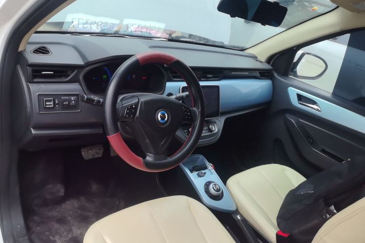 Used Brilliance Xinri i03A 2021 318 km 31.45 kWh Center Console
