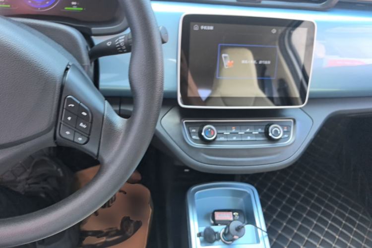 Used Brilliance Xinri i03A 2021 318 km 31.45 kWh Center Console