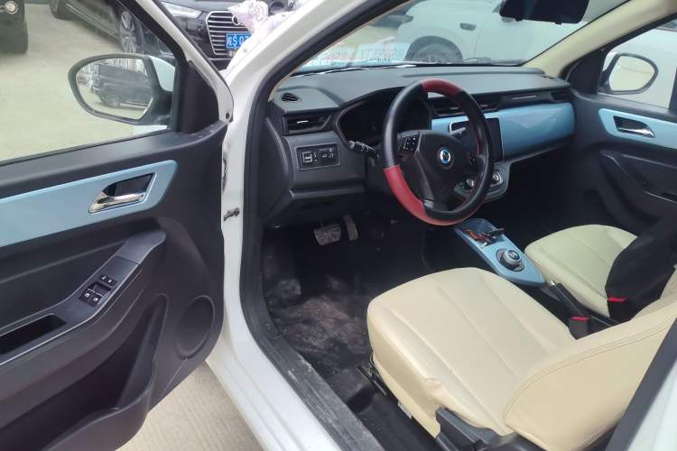 Used Brilliance Xinri i03A 2021 318 km 31.45 kWh Driver Seat