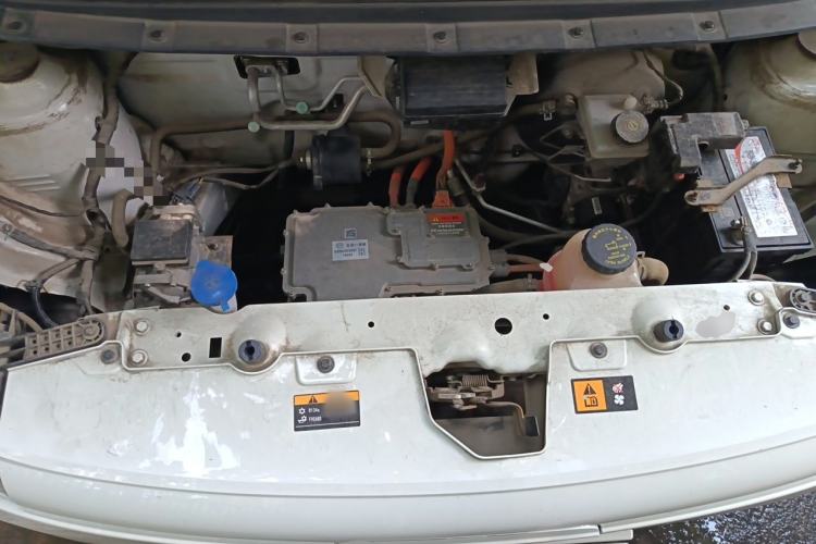 Used Brilliance Xinri i03A 2021 318 km 31.45 kWh Engine Bay