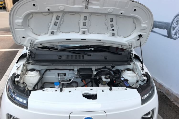 Used Brilliance Xinri i03A 2021 318 km 31.45 kWh Engine Bay