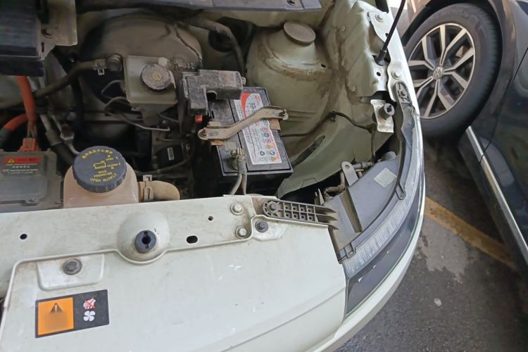 Used Brilliance Xinri i03A 2021 318 km 31.45 kWh Engine Bay Left