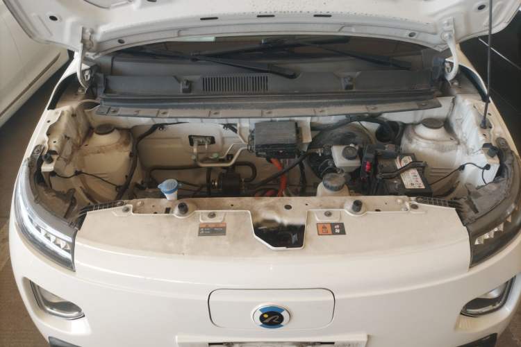 Used Brilliance Xinri i03A 2021 318 km 31.45 kWh Engine Bay