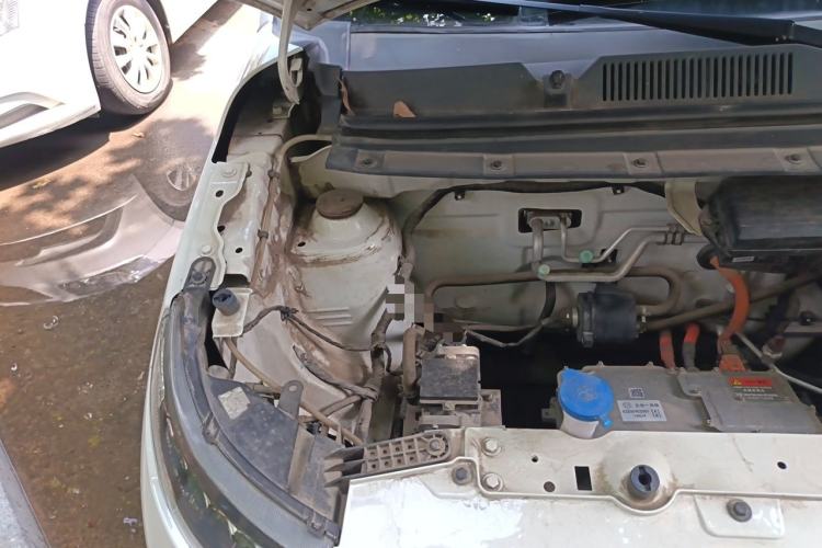 Used Brilliance Xinri i03A 2021 318 km 31.45 kWh Engine Bay Right