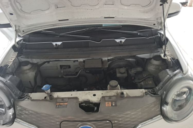 Used Brilliance Xinri i03A 2021 318 km 31.45 kWh Engine Bay