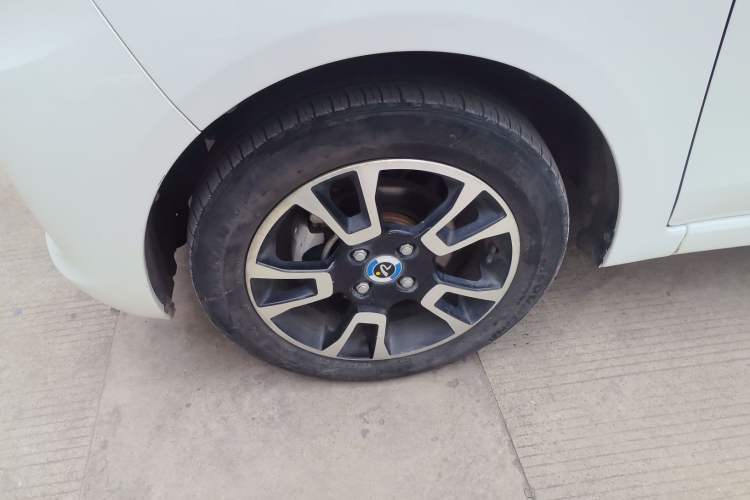 Used Brilliance Xinri i03A 2021 318 km 31.45 kWh Exterior 4