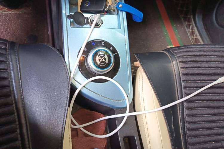 Used Brilliance Xinri i03A 2021 318 km 31.45 kWh Gear Lever